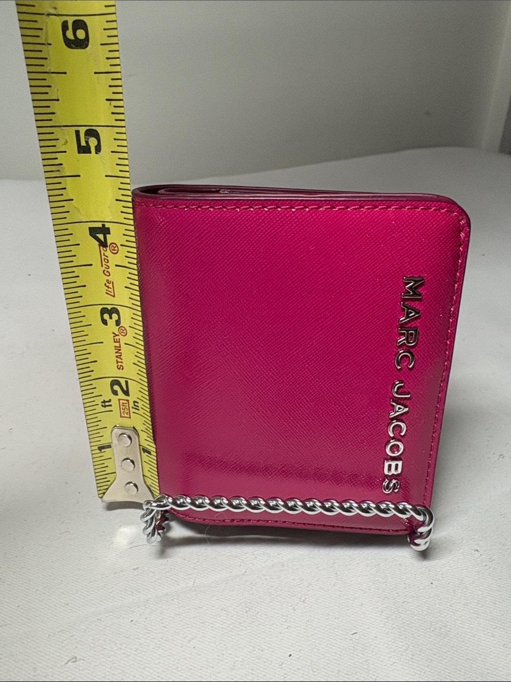 Marc Jacob’s NWOT Saffiano Leather Lipstick Pink Bi-fold Wallet - Picture 3 of 9